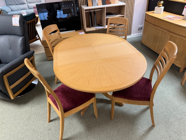 Round Sunburst Top Extending Dining Table & 4 Chairs 104cm-142xm 