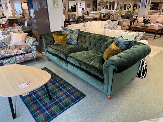  Size W266cm x D124cm x H81cm (Scatter Cushions Included)