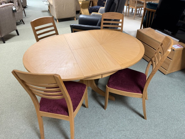 Round Sunburst Top Extending Dining Table & 4 Chairs 104cm-142xm 