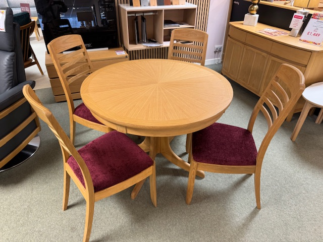 Round Sunburst Top Extending Dining Table & 4 Chairs 104cm-142xm 
