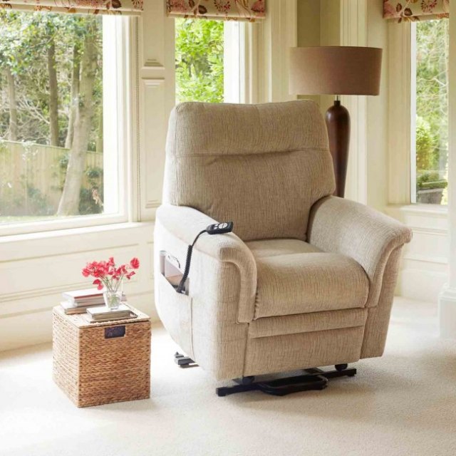 Parker Knoll Parker Knoll Hudson Fabric Rise & Recline Chair